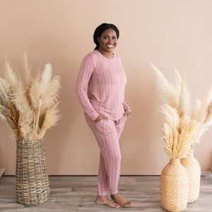 Kyte Baby New Women's Jogger Pajama Set in Dusty Rose Herringbone / XS (0-2)